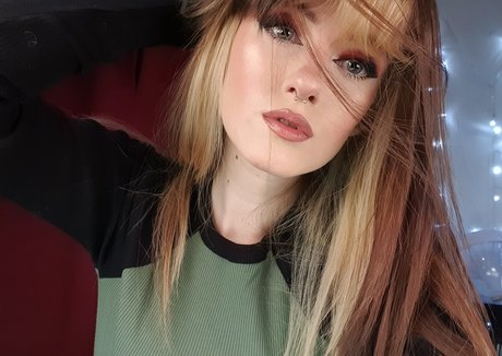 Ashi model erotic photo