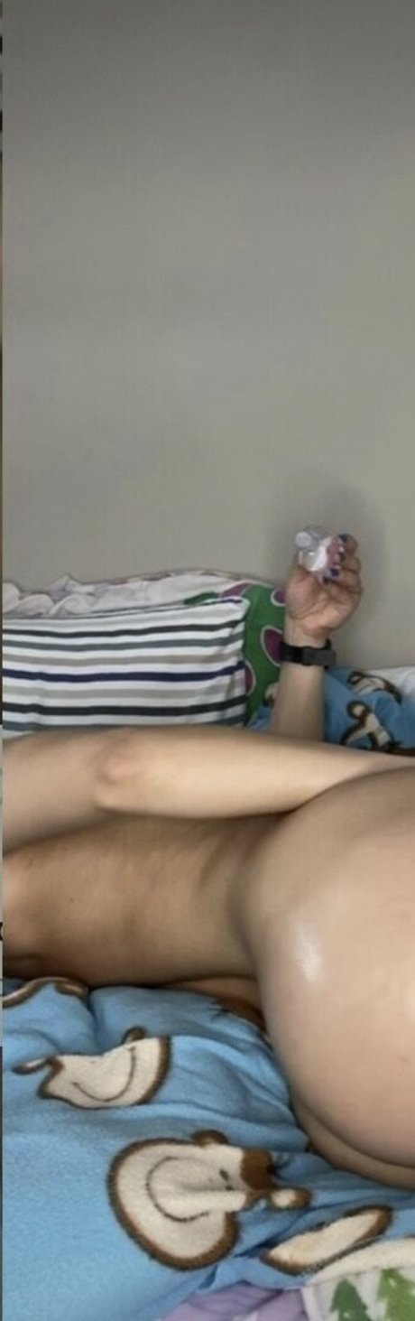 caybops star nude pic