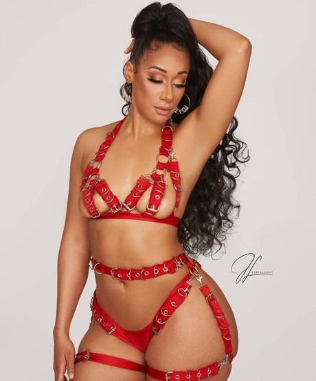 Cleo Cakes pretty pornstar image