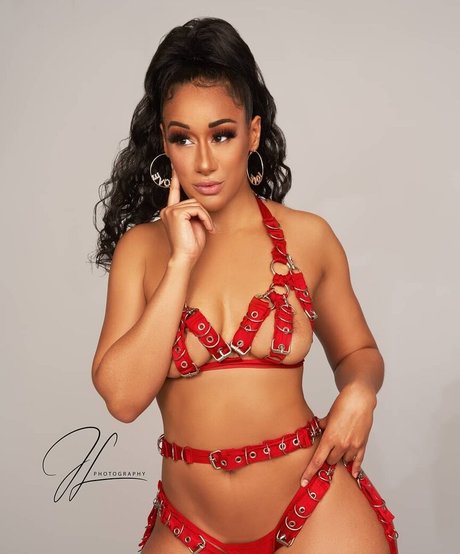 Cleo Cakes model top pics