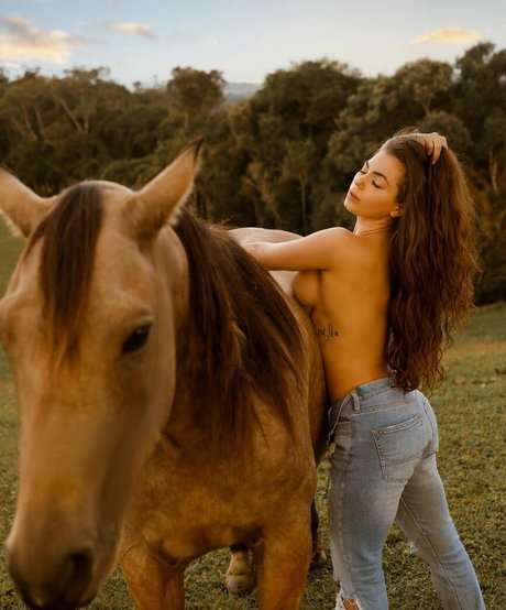 Nagela Barros naked actress picture