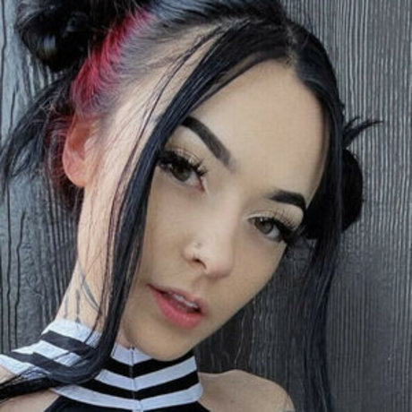 Littlexred naked pornstar photo