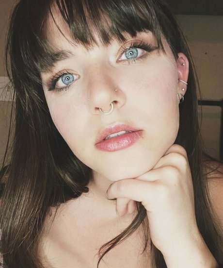 JonniJ star nude images