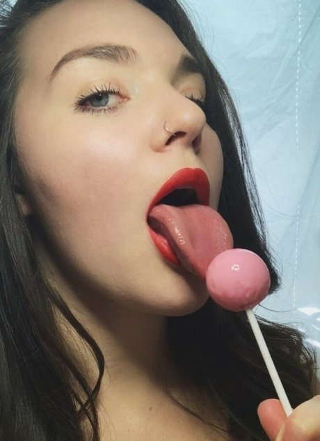 JonniJ erotic actress images