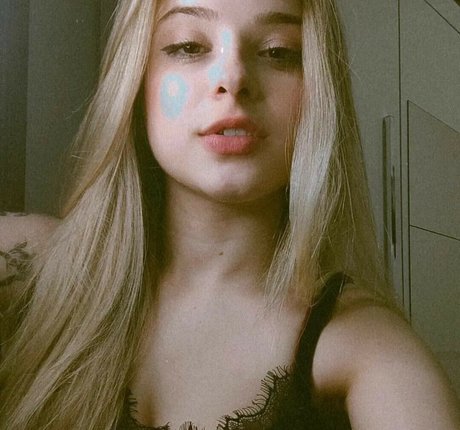 Rafaela Riggs star art pics