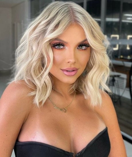 Carol Bresolin model perfect picture