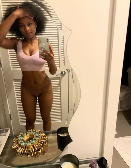 Saffronnn erotic pornstar archive