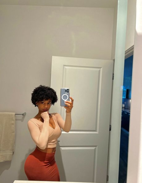 Saffronnn sexy star picture