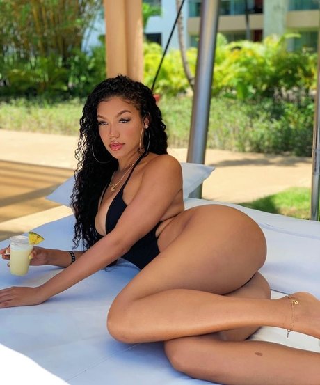 Tiona Fernan model art img