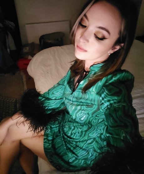 Fern Brady model top picture