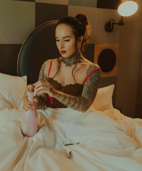 Tatiana Shmayluk nude actress pictures