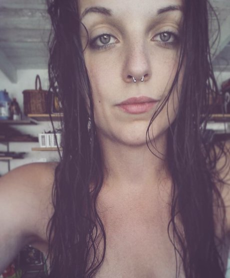 Irina Mirella free model pics