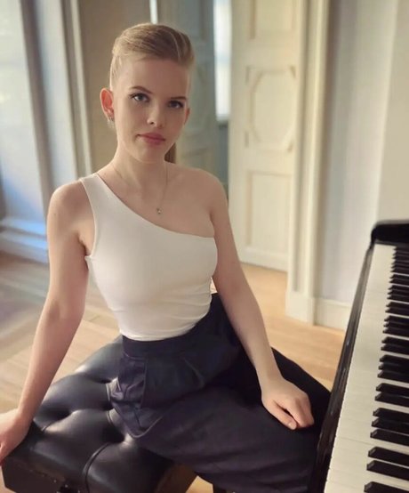 Eva Gevorgyan free pornstar photo