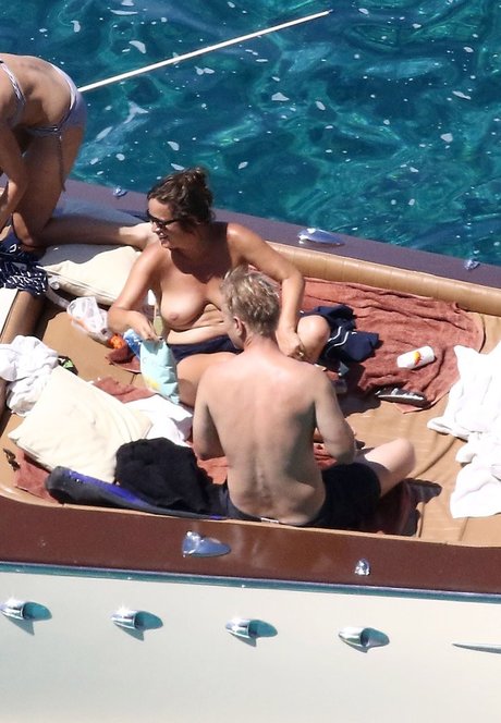 Jade Jagger model beautiful pic