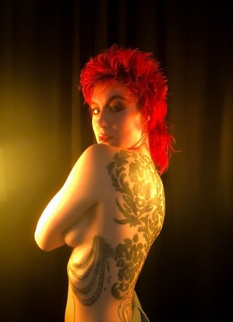 CBG19 model naked img