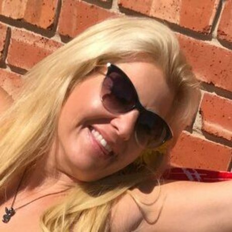 Taylor Leigh star pretty img