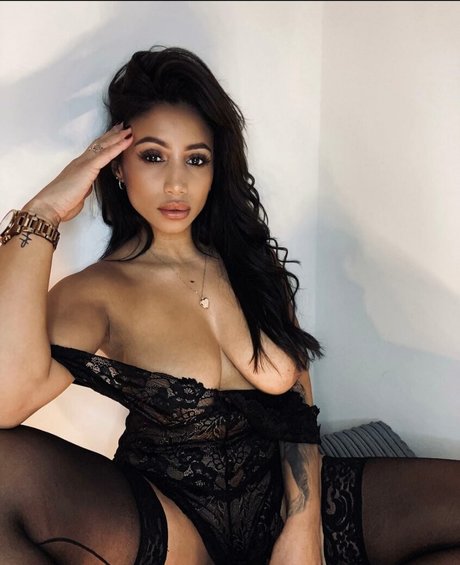 Kayleigh Marie model art gallery