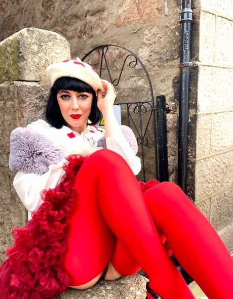 loveitwithlynsey pornographic model image