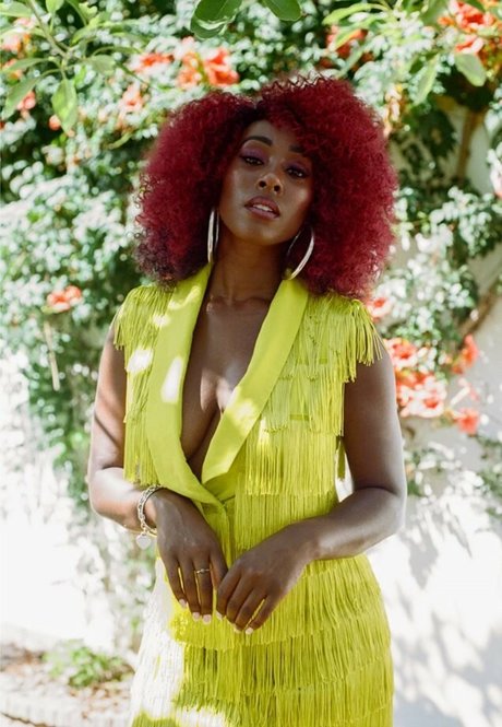 Scarlette Douglas beautiful star pictures