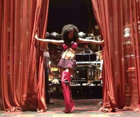 Scarlette Douglas model naked image