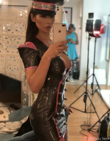 Dominant Mommy pornstar perfect pics