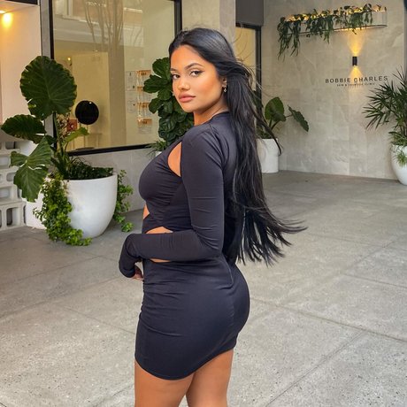 Ari Kumar model pornographic photo