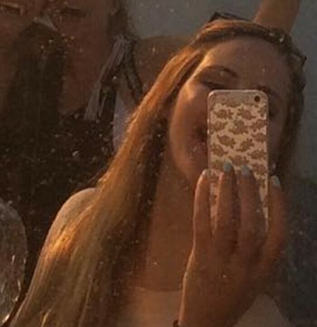 Sophia Zisi nude model img