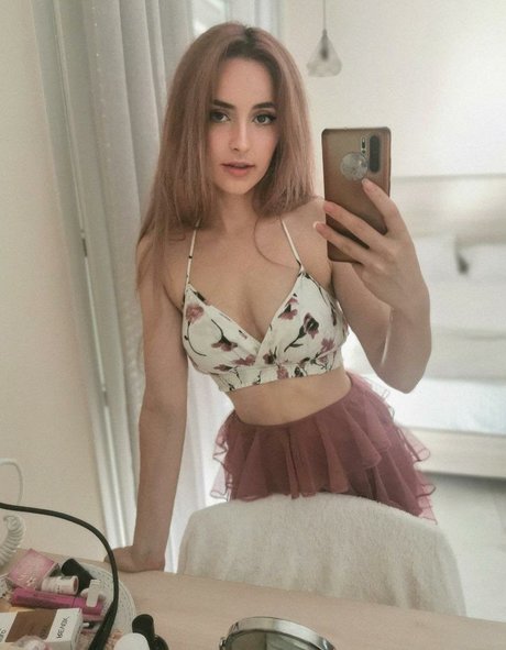 milkimi hot actress pictures