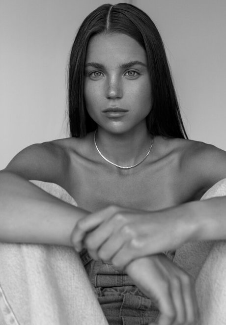 Pauline Schuller star naked pics