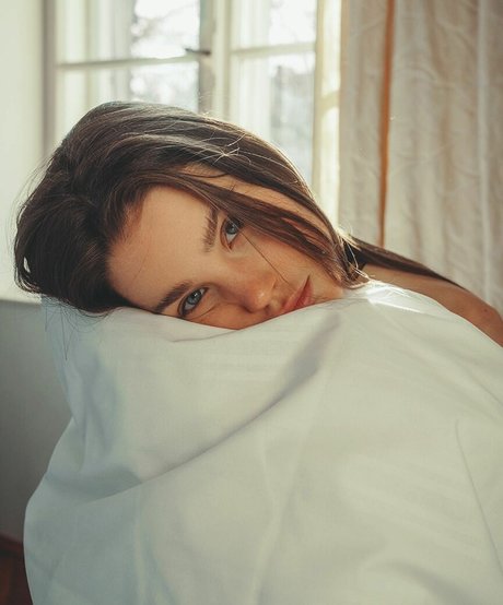 Pauline Schuller nude model photos