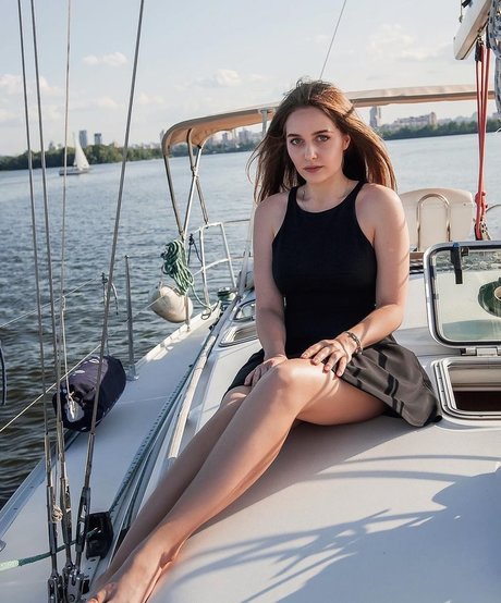 Ave Maria actress archive