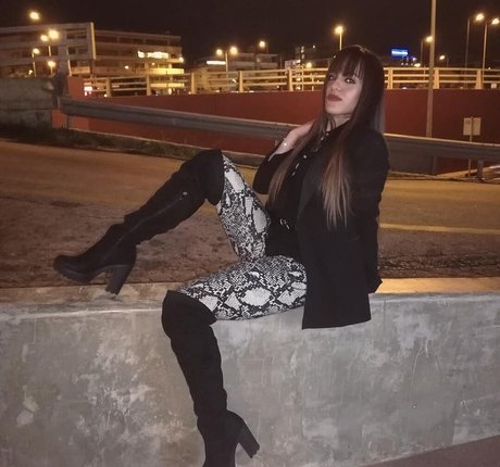 Angela Doxa model best photo