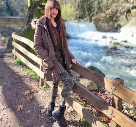 Angela Doxa naked actress img