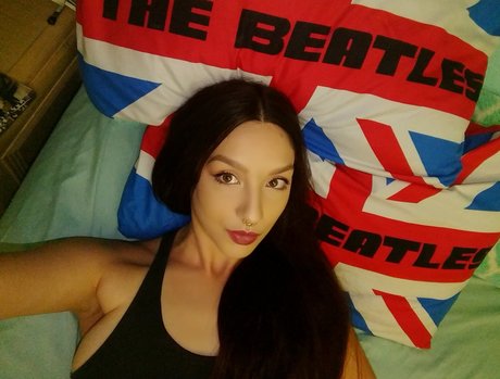 TheBeatleBabe hot model archive
