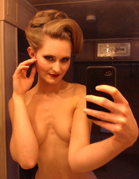 Katie Derry exclusive model pic