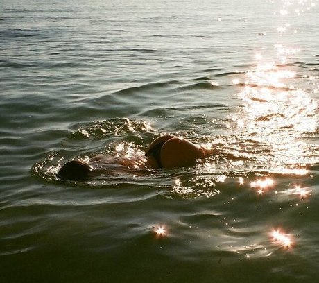 Casi Davies star sexy photos