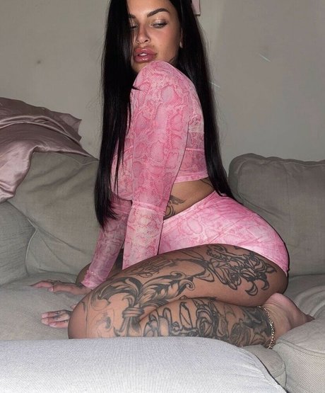 Ginariiaaa exclusive model image