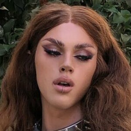 Bronte King model top gallery