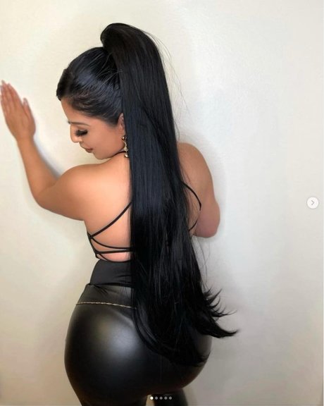 Champagne Chronicles star beautiful pic