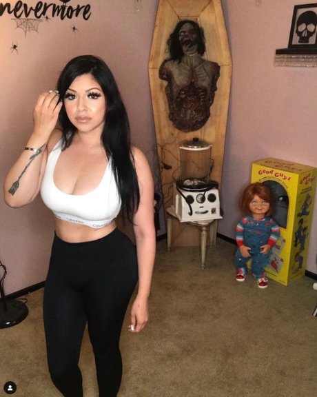 Champagne Chronicles pretty star photos