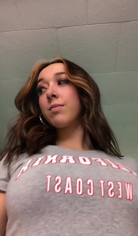 Presley Hine nude model photos