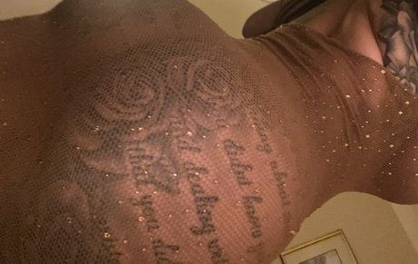 Louise McNamara model art pic