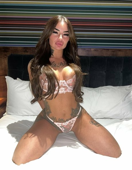 Louise McNamara model top images