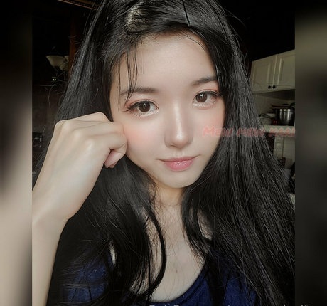 MewMewKari pornstar naked gallery