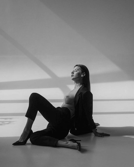 Aktasak naked model images