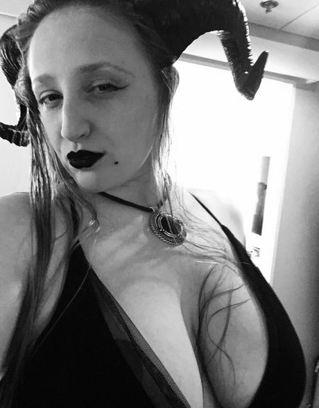 BordeauxBlack hot actress photos