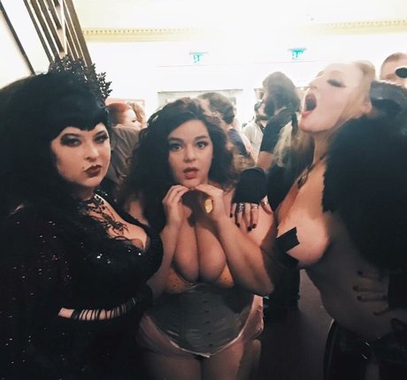 BordeauxBlack hot model picture