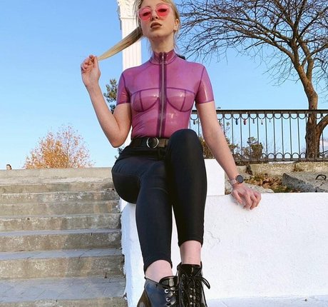 Bronnica porn model photo