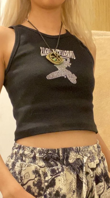 angelsmoonbeam pretty pornstar picture