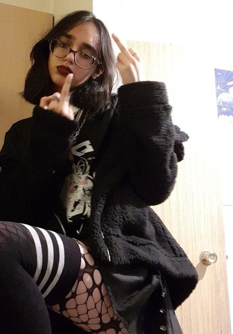 angelsmoonbeam beautiful model photo